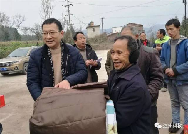 校长张军同志的带领下,分三个组对通川区北山镇深滩村,剑锋村,衙门村