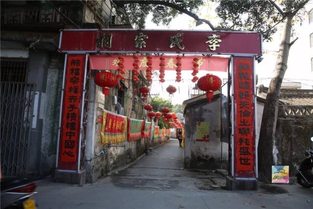李氏宗祠的对联也是满满的爱国心啊