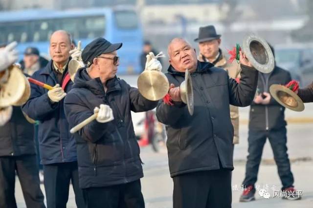 兴平农村年味浓,敲锣打鼓迎新年!