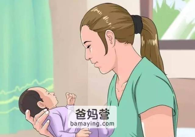 1)面对面抱法 让孩子坐在妈妈的腿上,与妈妈面对面,这样方便宝宝更