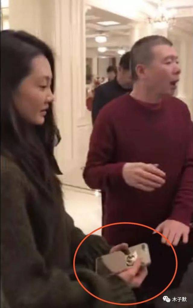 女孩要有界限感,冯小刚家宴被要求跳舞的苗苗,不是每次都能幸运遇到