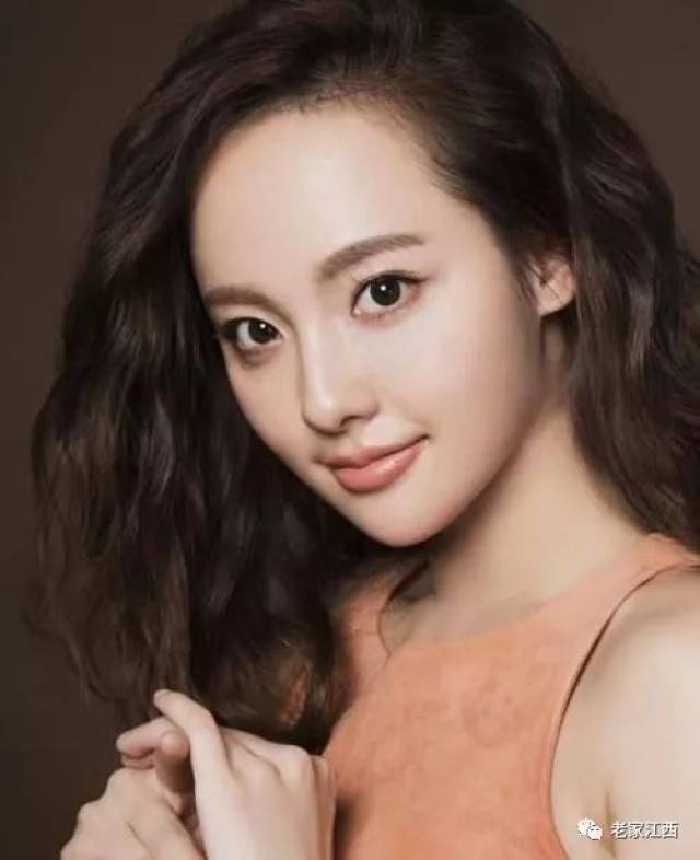 张嘉倪 1987年6月22日出生于四川省成都市,中国内地影视女演员.