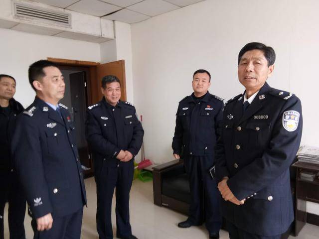 渭南交警支队闫丰胜支队长,智建峰政委新春上班首日慰问高交大队机关