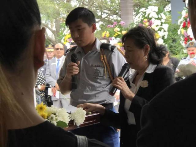 缅怀英雄!华裔之光闽籍小BT页游sf英雄棺木盖国旗下葬,纽约华埠举办追思