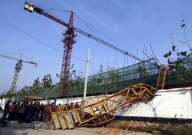 建筑事故案例分析(3)-靖边县延长天和城塔吊倒塌事故