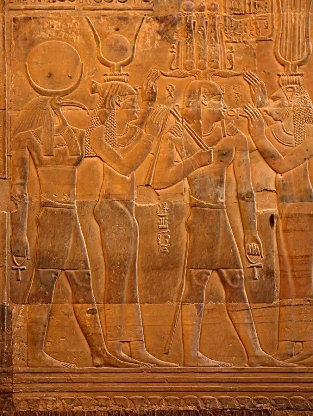 这就是古埃及神话 如果你不想被古埃及的众神搞的晕头转向 那就一