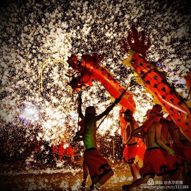过年许昌不让放烟花,这里的夜空却有比烟花更耀眼的