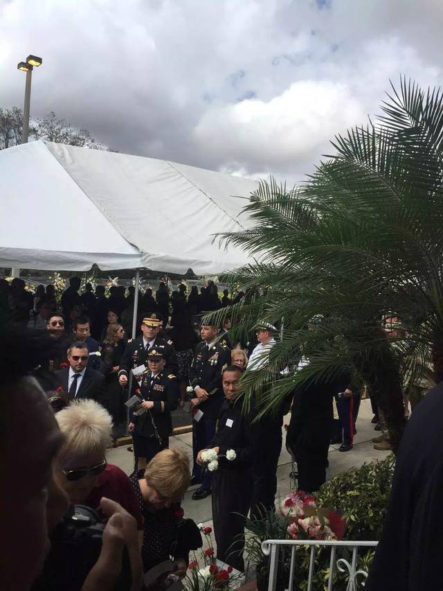 缅怀英雄!华裔之光闽籍小BT页游sf英雄棺木盖国旗下葬,纽约华埠举办追思