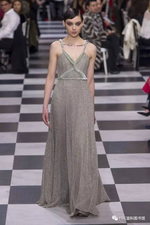 2018 christian dior 高定:用面料玩转欧普艺术风格
