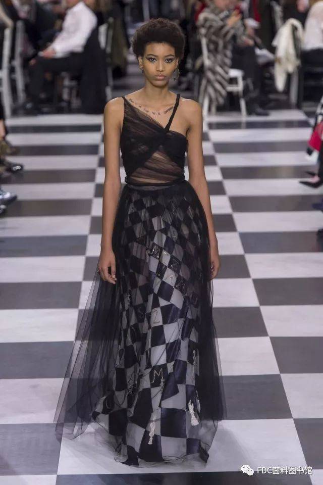 2018 christian dior 高定:用面料玩转欧普艺术风格