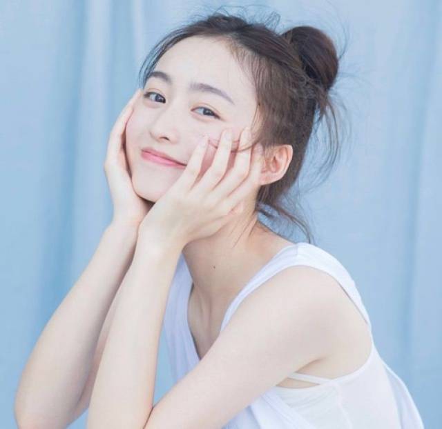 女人这几种面相特点一生富贵命,运气好到让人眼红!