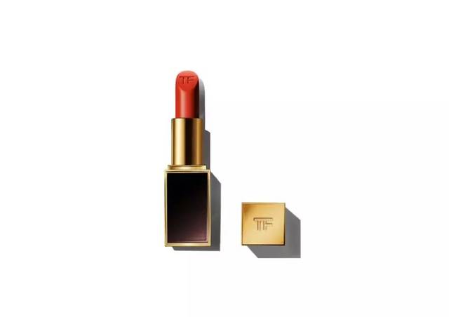 ▍ 产品介绍 tomford 的口红中, lip color 是最早的系列,黑金高级感