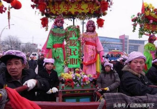 由旧农村祭祀社神( 土地神 )时所演的社戏和春节元宵节期间民间闹红火