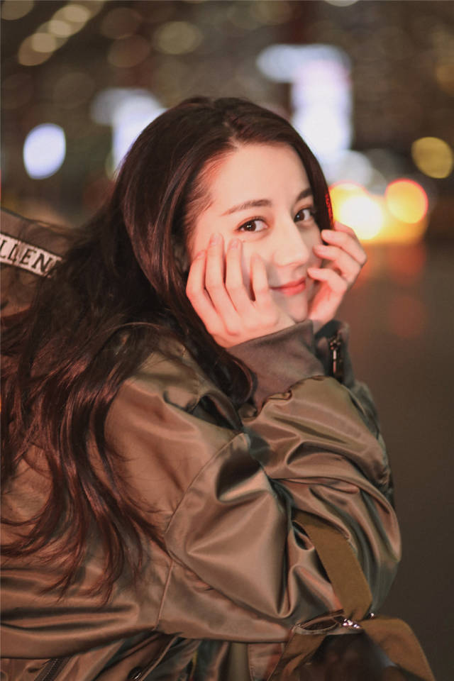 迪丽热巴、古力娜扎行程撞了,2018米兰时装周