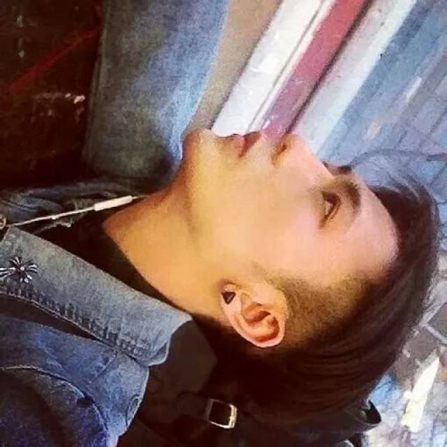 网名 个性 头像 .我假装放手你还真走.