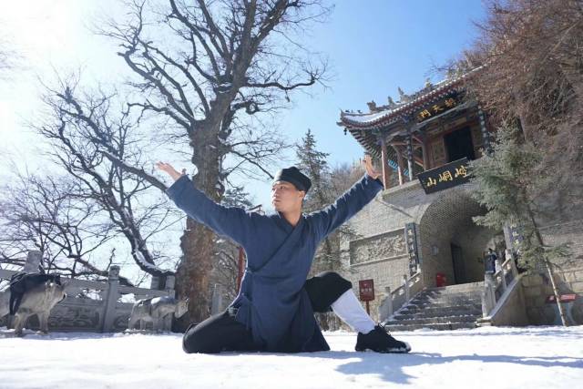春节期间,初心不改,武当道士问道崆峒山,谁怕一蓑烟雨任平生
