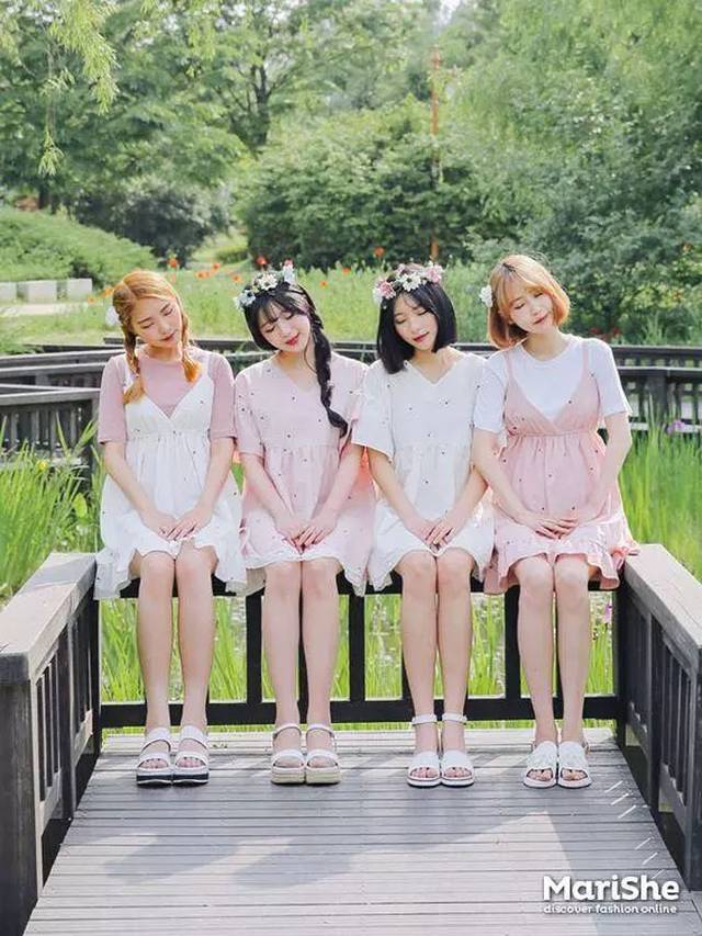 而照片 就是用来记录下与姐妹们的每一个美好的瞬间 姐妹4个人出去玩
