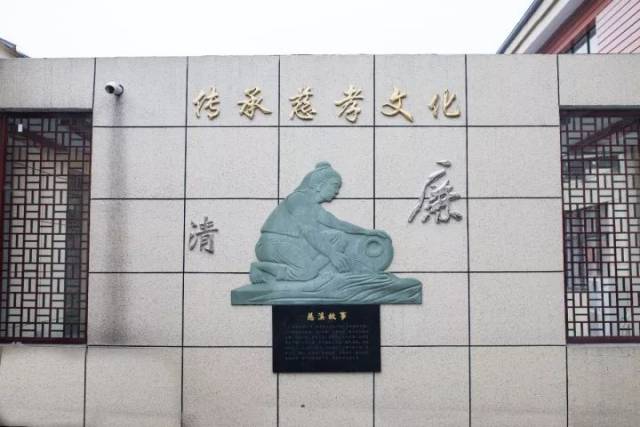 此外,他们还建设了金堂村慈孝馆和文化长廊,里面陈列了本村历史上的