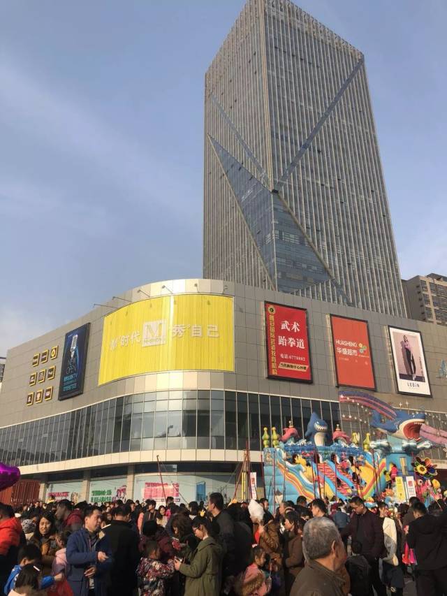 地址:聊城市开发区当代购物中心广场