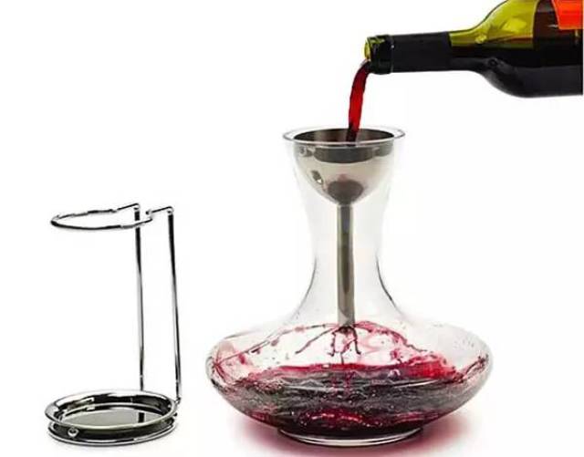 葡萄酒瓶底为什么有凹槽?它有什么作用?