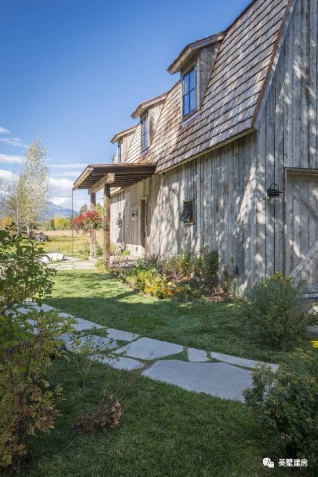 今天不聊农村自建房,美墅带你瞅瞅国外高大上的自建别墅!_手机搜狐网