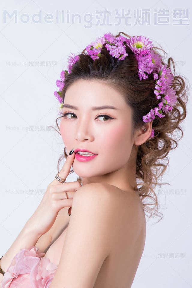 沈光炳造型2018年最新潮流时尚流鲜花新娘盘发
