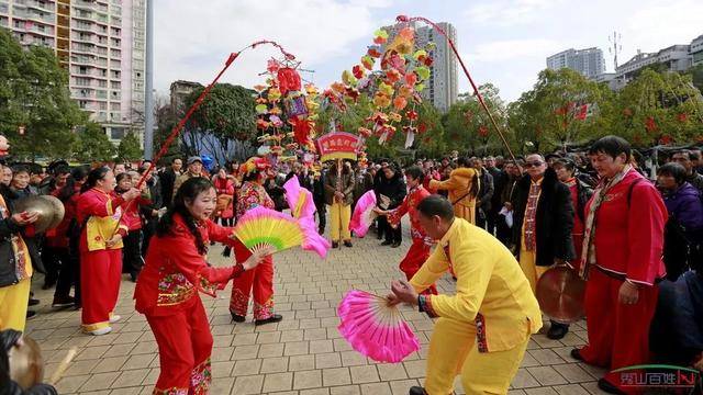 【民俗闹春】秀山花灯广场跳花灯舞龙灯