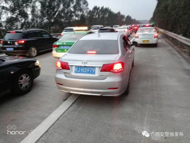 贵港往南宁方向486公里 车牌号码:桂a40366 g80线广昆高速(南梧段)