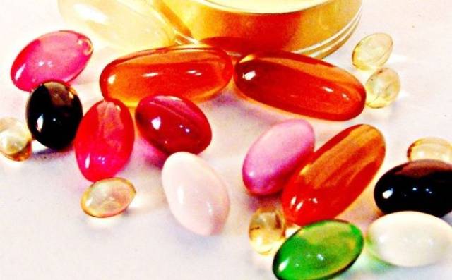 人民日报:14种保健品被吹上天,却没什么卵用