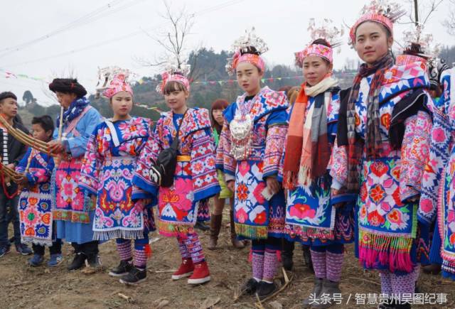 贵阳:这个村一年一度的苗族跳花场,吸引村外上万人奔来观赏