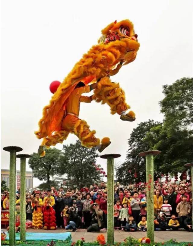 高难度动作结合锣鼓节奏 尽在 鳌头镇2018年首届传统醒狮大赛 时间