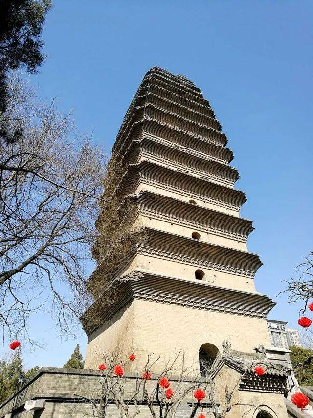 摄影丨雁塔晨钟,千年佛塔中长存希望
