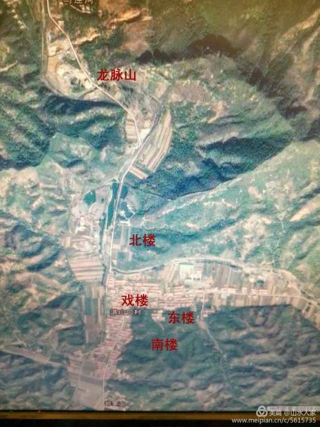 卫星地图拍下的古城洪山口与龙脉的位置.