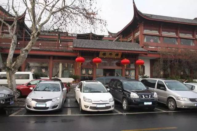 春节期间吃货聚集杭州 楼外楼一天卖掉1400条西湖醋鱼!3000块东坡肉!