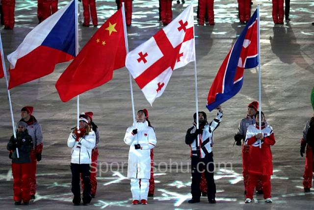 前方图:平昌冬奥闭幕式 节目精彩武大靖举国旗