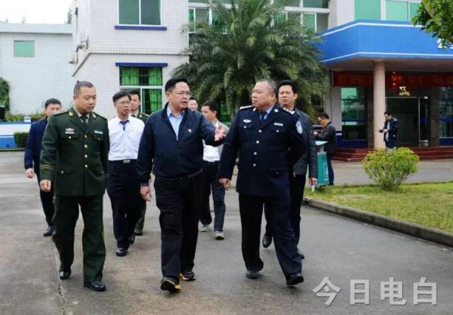 陈小锋率队调研社会治安防控和消防工作