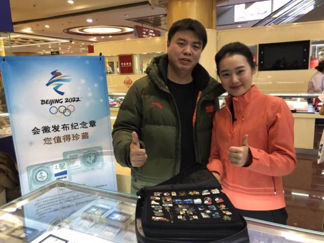btv新闻频道《这里是北京》栏目主持人夏婷带着消费者来北京王府井