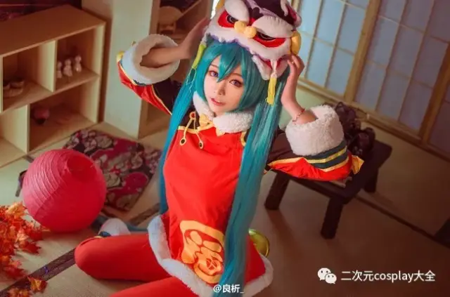 可爱元气舞狮初音未来cos,miku在这里祝大家新年快乐啦