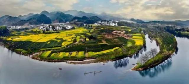 春天最好的告白方式，就是带她去婺源，别辜负这大好春光