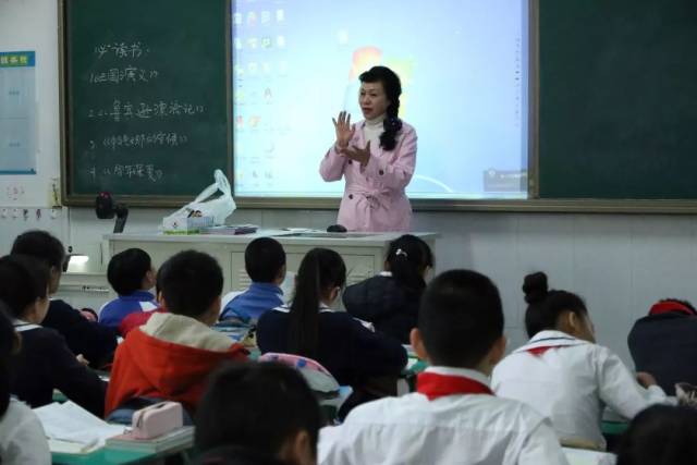 开学利是、时空隧道、家乡美食汇......这些开学礼让孩子们的“假