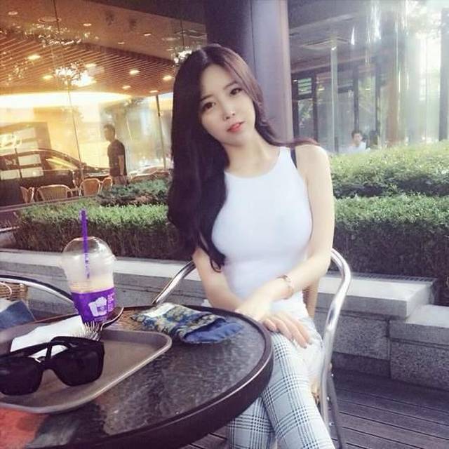 韩国女主播米娜图片美照:前凸后翘请床上观球性感性感文明张馨予图片