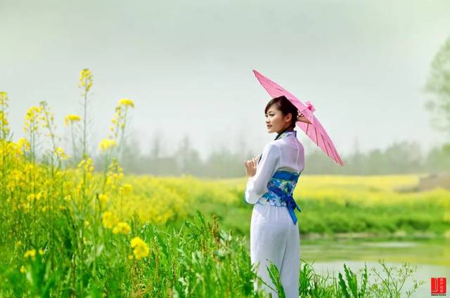 春天最好的告白方式，就是带她去婺源，别辜负这大好春光