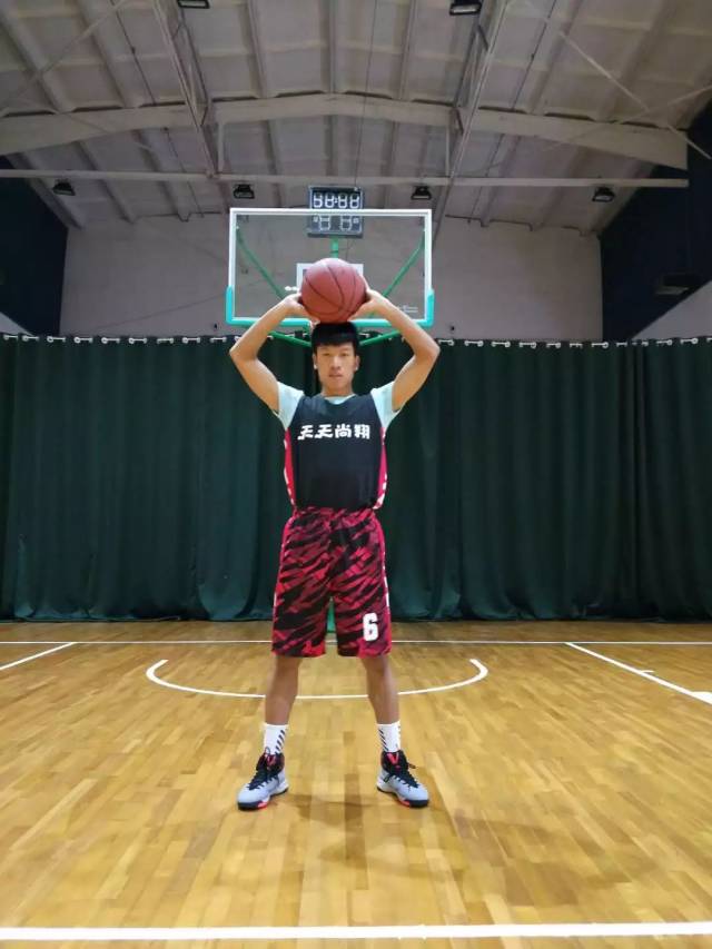 2014年河南大学体育学院篮球教学比赛第三名 姓名:李月辉 个人简介