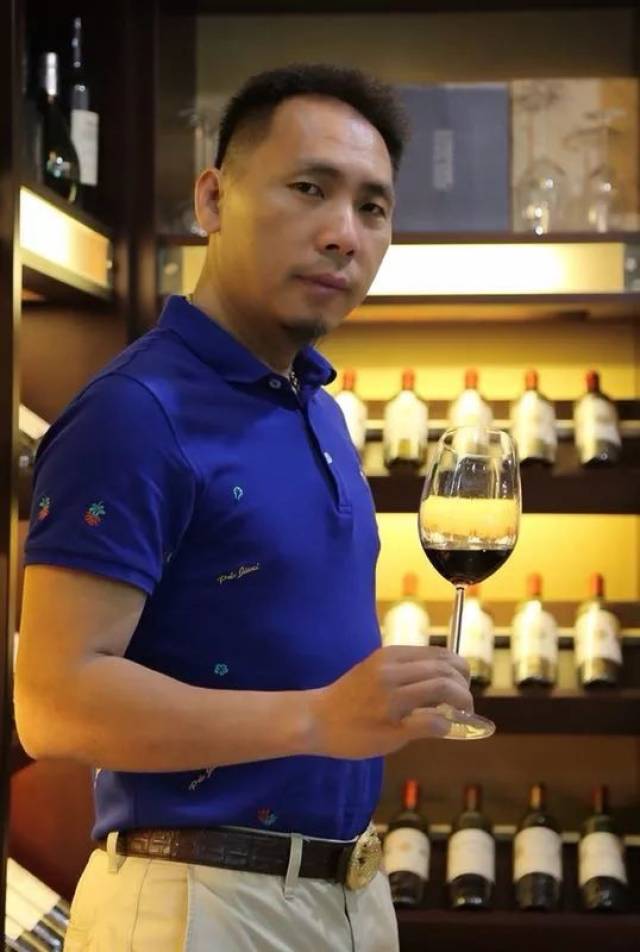 刘涛为之举杯张嘉译与酒同框他怎么靠影视植入做成大生意