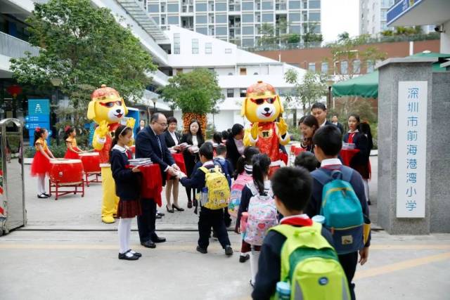 开学利是、时空隧道、家乡美食汇......这些开学礼让孩子们的“假