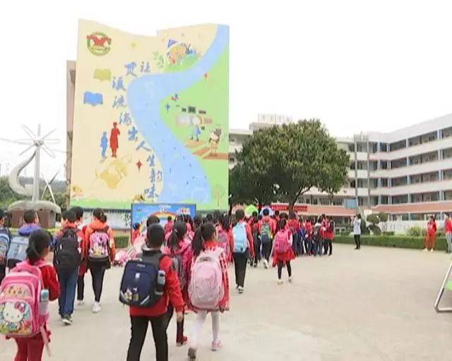 杜阮镇贯溪小学围绕学校特色文化"溪韵"文化,创意推出活泼可爱的校园