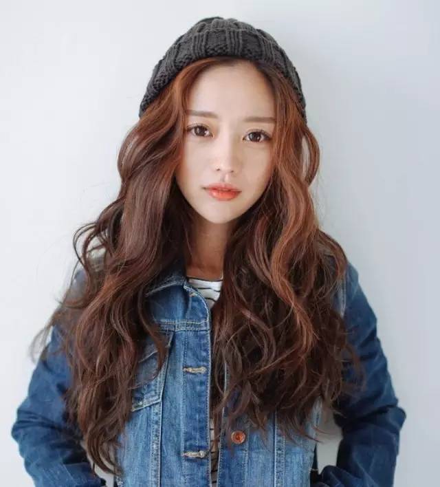 还是很直的那种发型,同样很美啦 ▲ 鹅蛋脸等其他百搭的脸型直发,卷发