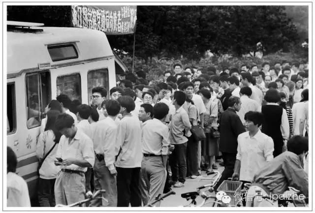 从买菜到领红包,细说排队40余年