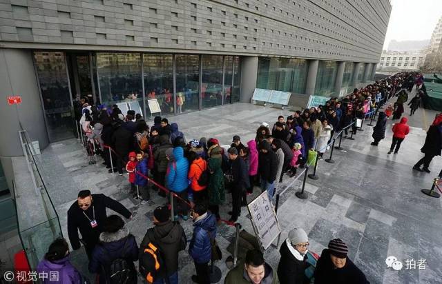 从买菜到领红包,细说排队40余年