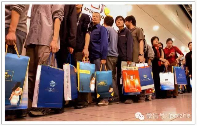 从买菜到领红包,细说排队40余年